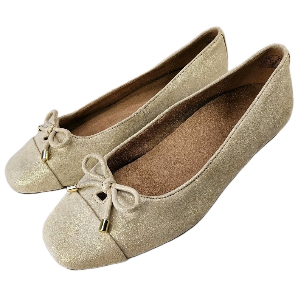 Vionic Cream Loafers with Bow Detail